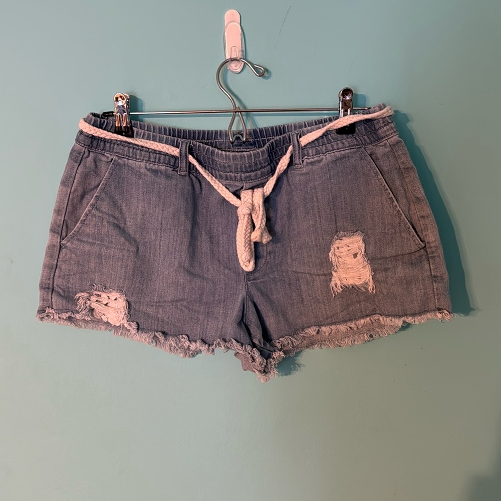 Aerie Sz M/L stretchy Belted jeans shorts